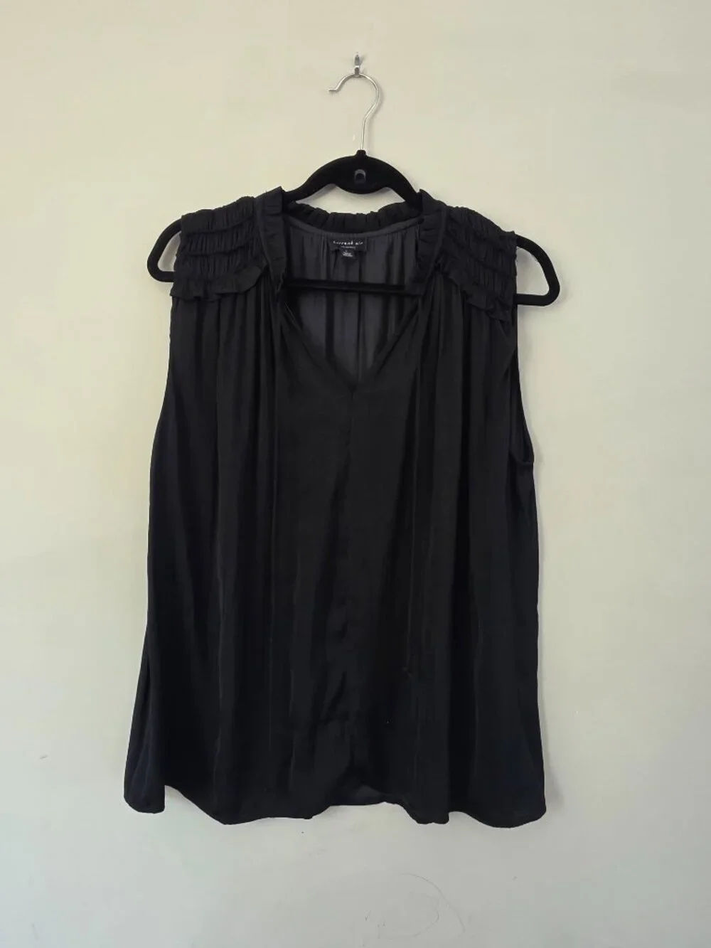 Current Air Black Sleeveless Ruffle Shoulder V-Neck Blouse Size Large